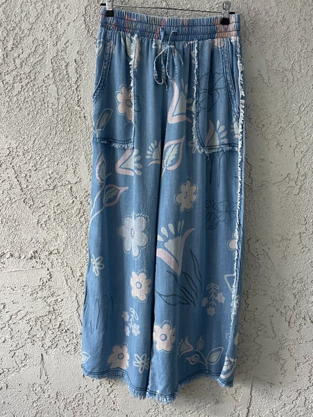 NWT Easel Los Angeles Floral Print Tencel Wide Leg Pull-On Pants Raw Hem Size S